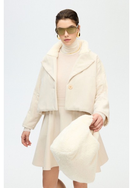 Bej Yakası Kürklü Ceket indirimleri