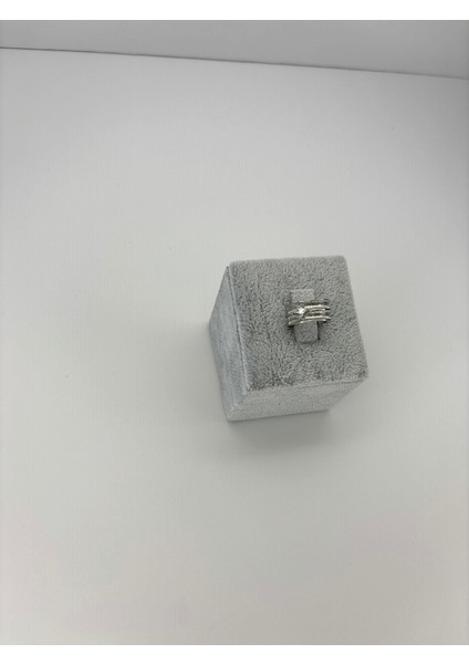 Ortası Parlak Çiçek Detaylı Kalın Silver Earcuff fiyatları