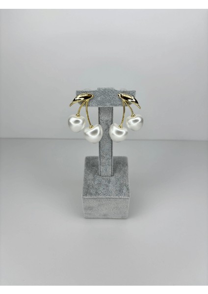 Beyaz Kiraz Detaylı ve Altın Renkli Küpe