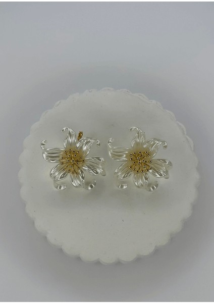 Büyük Beyaz Çiçekli Topçuklu Gold Küpe fiyatları