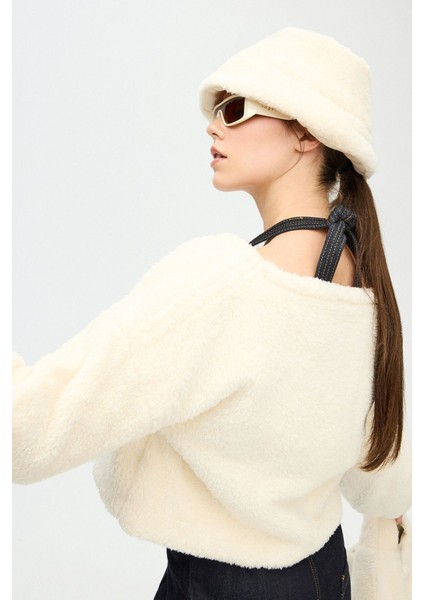 Krem Peluş Crop Bluz fırsatları