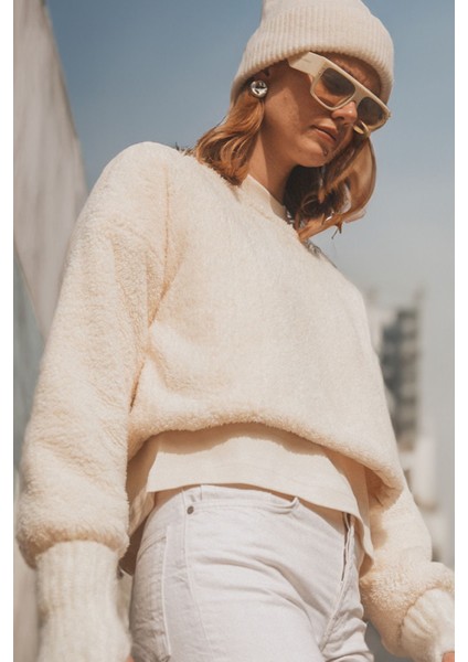 Krem Peluş Crop Bluz