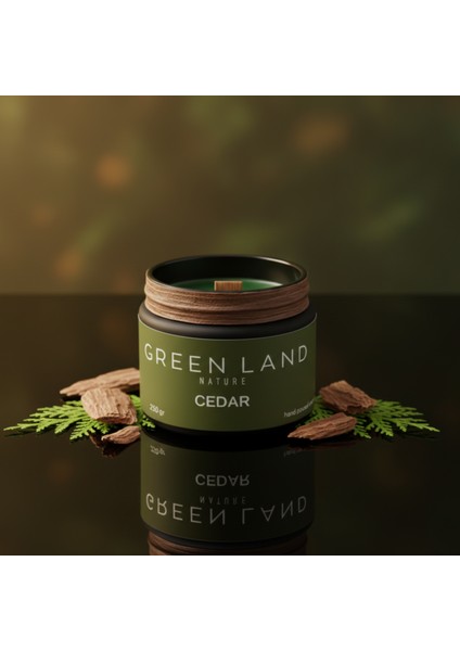 Green Land – Özel Tasarım Sedir Ağacı Kokulu Mum (250GR) Doğal Vegan Soya Wax | Ahşap Fitil | Özel Cam Kavanoz