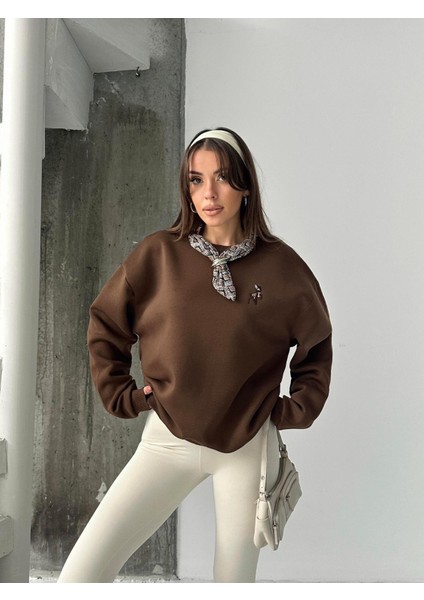 Fularlı Kahverengi Ceylan Desenli Sweatshirt