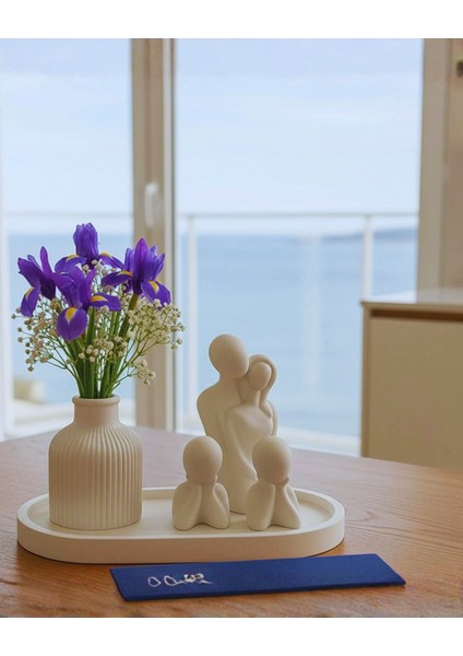 El Yapımı Aile Figürlü Dekoratif Set – Vazo, Sevgili ve Çocuk Figürleri (5 Parça)