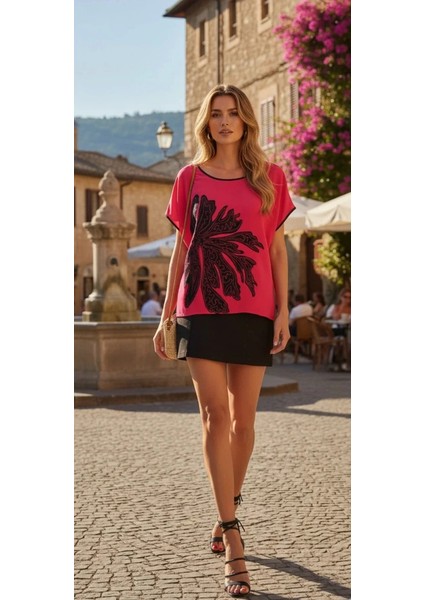 Sofia Kini Krep Saten Çiçek Aplik Tasarım Bluz W 2026 fiyatları