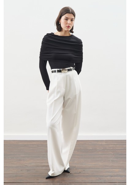 Büzgü Detaylı Bluz Siyah