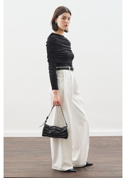 Büzgü Detaylı Bluz Siyah fiyatları