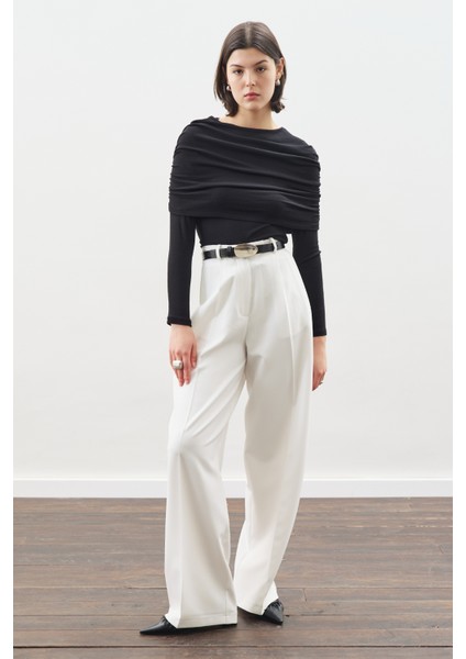 Büzgü Detaylı Bluz Siyah fırsatları