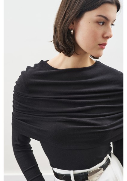 Büzgü Detaylı Bluz Siyah indirimleri
