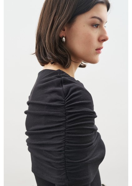 Büzgü Detaylı Bluz Siyah