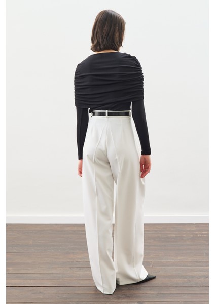 Büzgü Detaylı Bluz Siyah