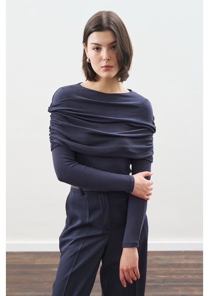 Büzgü Detaylı Bluz Lacivert fiyatları