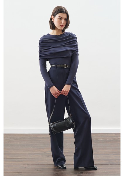 Büzgü Detaylı Bluz Lacivert fırsatları