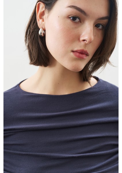 Büzgü Detaylı Bluz Lacivert