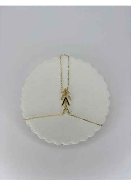 Üçlü Ok Detaylı Taşlı ve Parlak Gold Renkli Şahmeran