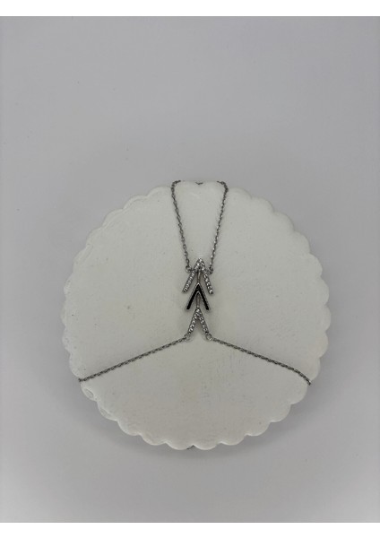 Üçlü Ok Detaylı Taşlı ve Parlak Silver Renkli Şahmeran fiyatları