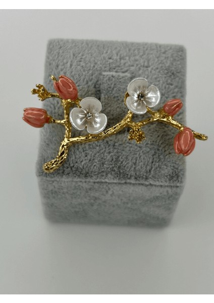 Pembe ve Beyaz Sakura Çiçekli Gold Broş