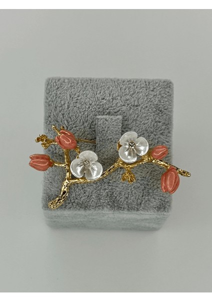Pembe ve Beyaz Sakura Çiçekli Gold Broş fiyatları