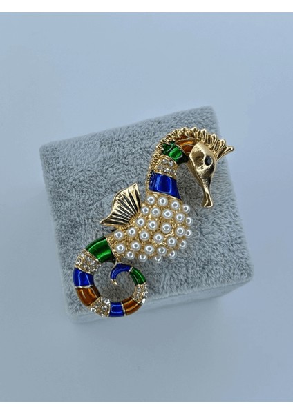 Renkli ve Inci Detaylı Denizatı Figürlü Gold Broş fiyatları