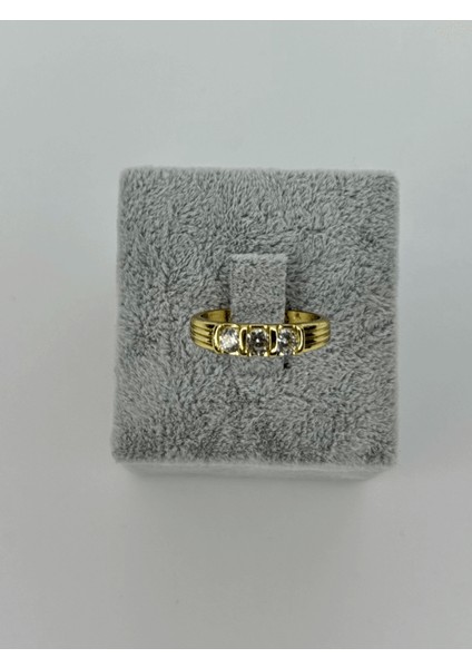Üç Parlak Taşlı Gold Yüzük