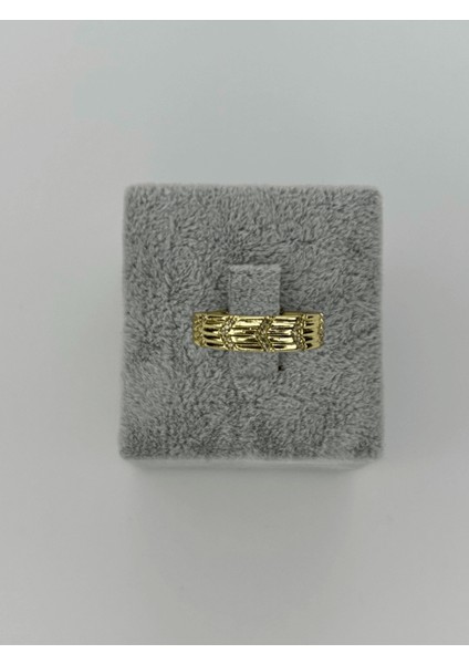 Ok Şekilli ve Taşlı Gold Yüzük