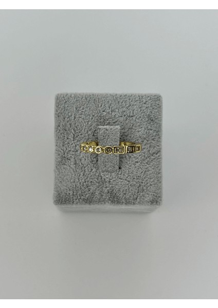 Daire ve Dikdörtgen Şekilli Taşlı Gold Yüzük