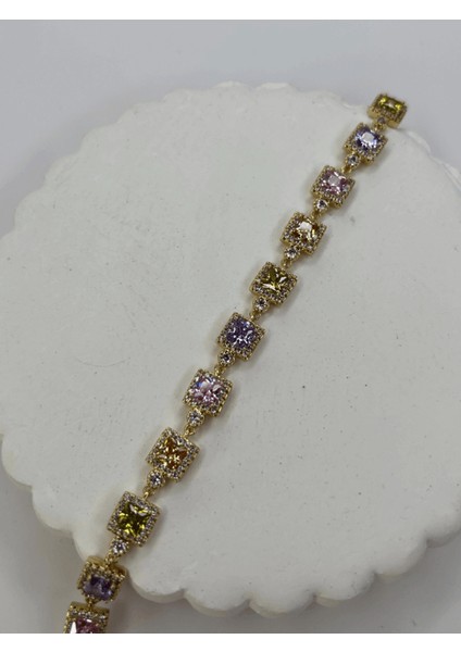 14 K Renginde Renkli Swarovski Taşlı Kare Şekilli Gold Bileklik fiyatları