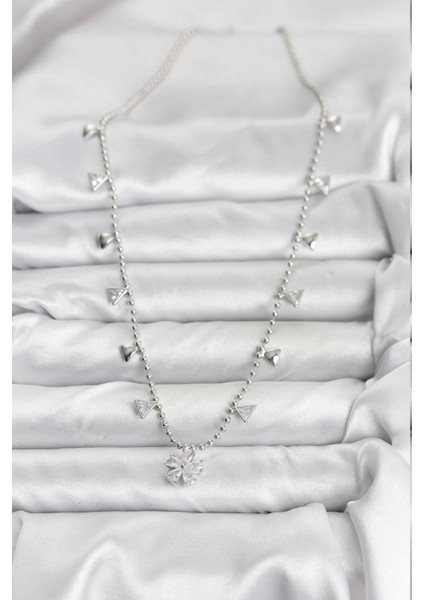 Pirinç Gümüş Renk Zirkon Taşlı Çiçek Model Kadın Kolye fiyatları