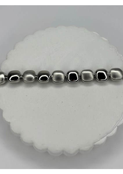 Mat ve Parlak Silver Renkli Kare Şekilli Bileklik