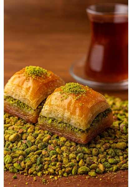 Fıstıklı Özel Kare Baklava 1 kg