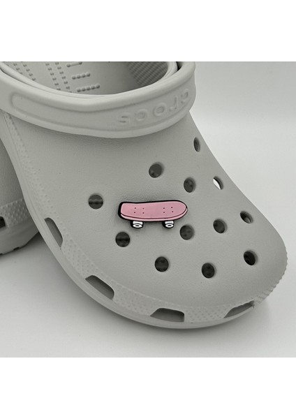 Terlik Süsü ve Aksesuarı , Çanta Süsü – Renkli Jibbitz Kaykay Görselli Figür Aksesuarı fiyatları