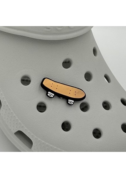 Terlik Süsü ve Aksesuarı , Çanta Süsü – Renkli Jibbitz Kaykay Görselli Figür Aksesuarı