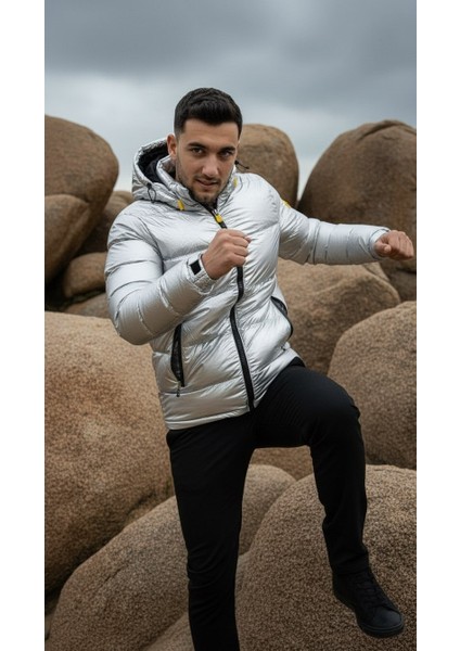 Erkek Gümüş Renk Kapüşonlu Şişme Mont – Su Geçirmez Parlak Kaban fırsatları