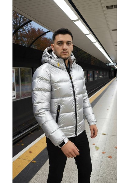 Erkek Gümüş Renk Kapüşonlu Şişme Mont – Su Geçirmez Parlak Kaban indirimleri