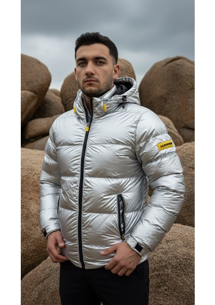 Erkek Gümüş Renk Kapüşonlu Şişme Mont – Su Geçirmez Parlak Kaban