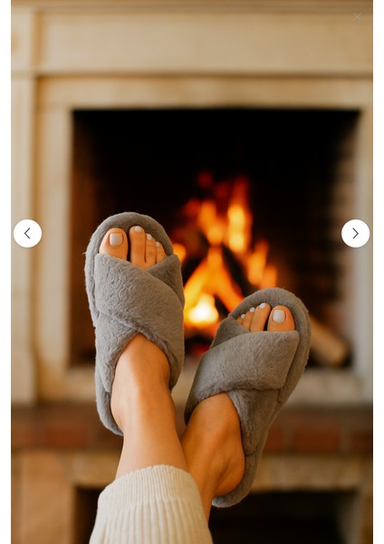 Kadın Peluş Ev Terliği – Şömine Serisi, Çapraz Bantlı, Ultra Yumuşak Konfor Taban