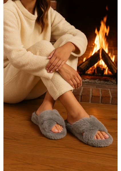 Kadın Peluş Ev Terliği – Şömine Serisi, Çapraz Bantlı, Ultra Yumuşak Konfor Taban fiyatları