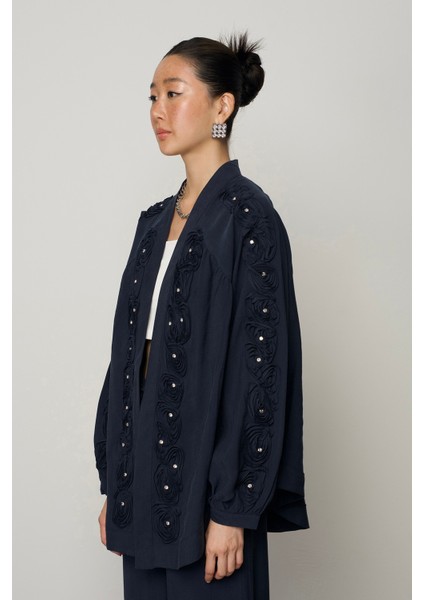 Kadın Şerit Gül ve Taş Detaylı Düz Oversize Kimono fiyatları