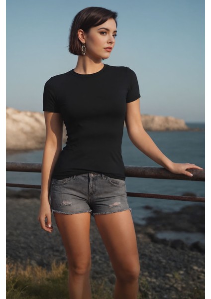 Bisiklet Yaka Siyah Tişört