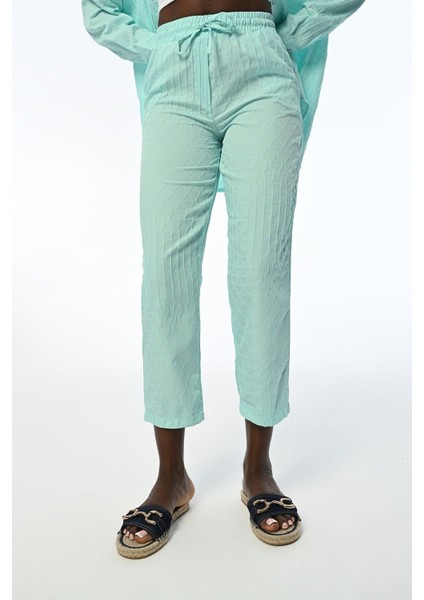 Kadın Rahat Kalıp Beli Lastikli Kabartma Desenli Mint Renk Pantolon