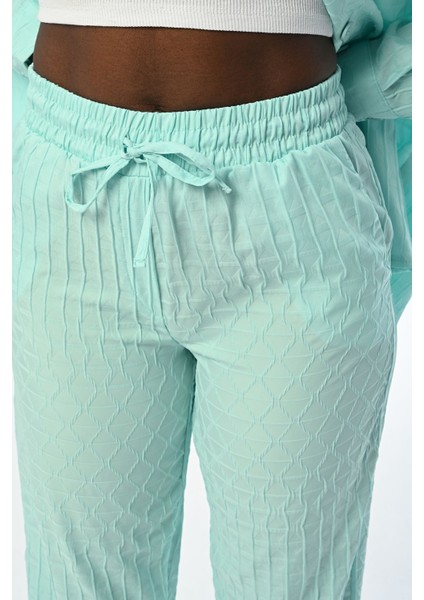 Kadın Rahat Kalıp Beli Lastikli Kabartma Desenli Mint Renk Pantolon modelleri