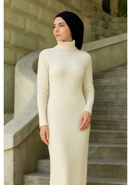 Kadın Tesettür Triko Elbise – Boğazlı Uzun Fitilli Dokuma, Esnek Tam Kalıp, 130 cm Midi Boy, Bahar & Kış Şık Rahat Stil - Beyaz fiyatları