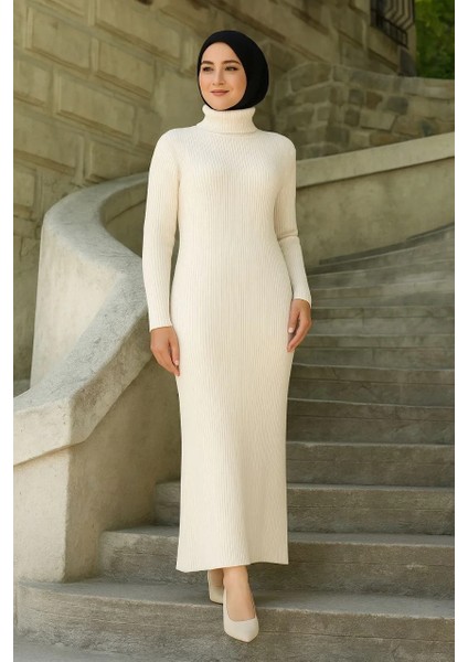 Kadın Tesettür Triko Elbise – Boğazlı Uzun Fitilli Dokuma, Esnek Tam Kalıp, 130 cm Midi Boy, Bahar & Kış Şık Rahat Stil - Beyaz modelleri