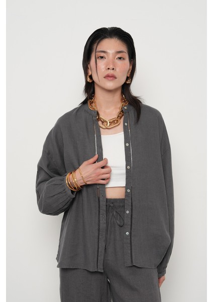 Kadın Antrasit Rengi Hakim Yaka Önü ve Kolları Dantel Detaylı Gömlek fiyatları