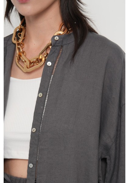 Kadın Antrasit Rengi Hakim Yaka Önü ve Kolları Dantel Detaylı Gömlek modelleri