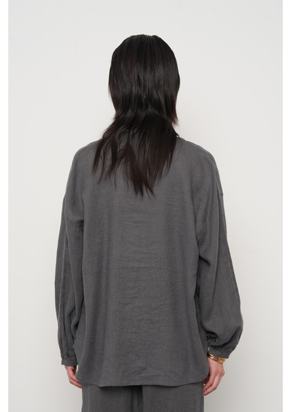 Kadın Antrasit Rengi Hakim Yaka Önü ve Kolları Dantel Detaylı Gömlek indirimleri