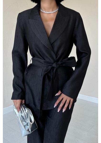 Siyah Beli Kuşaklı Ceket ve Pantolon Parlak Takım modelleri