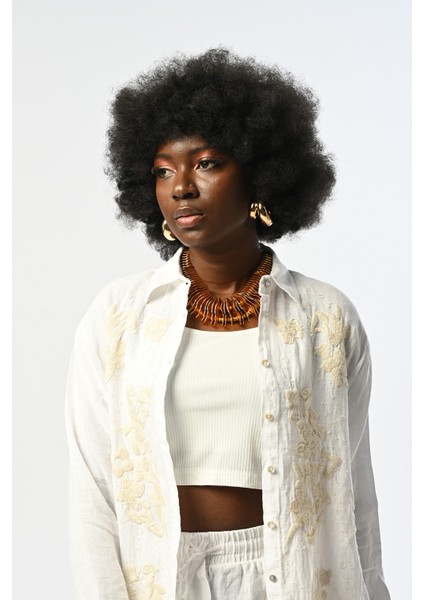 Kadın Önü Nakış ve Pul Işlemeli Beyaz %100 Keten Oversize Kesim Gömlek