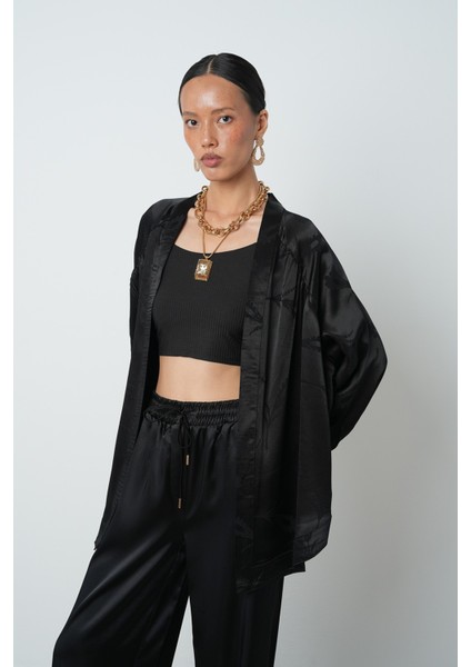 Kadın Siyah Yaprak ve Çiçek Desenli Oversize Tesettür Kimono